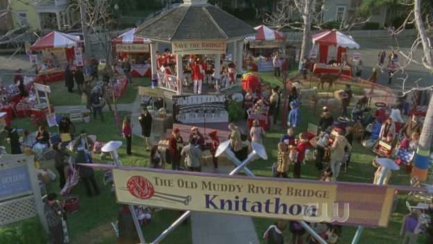 Stars Hollow during the Knit-A-Thon event (image courtesy of gilmoregirls.org)