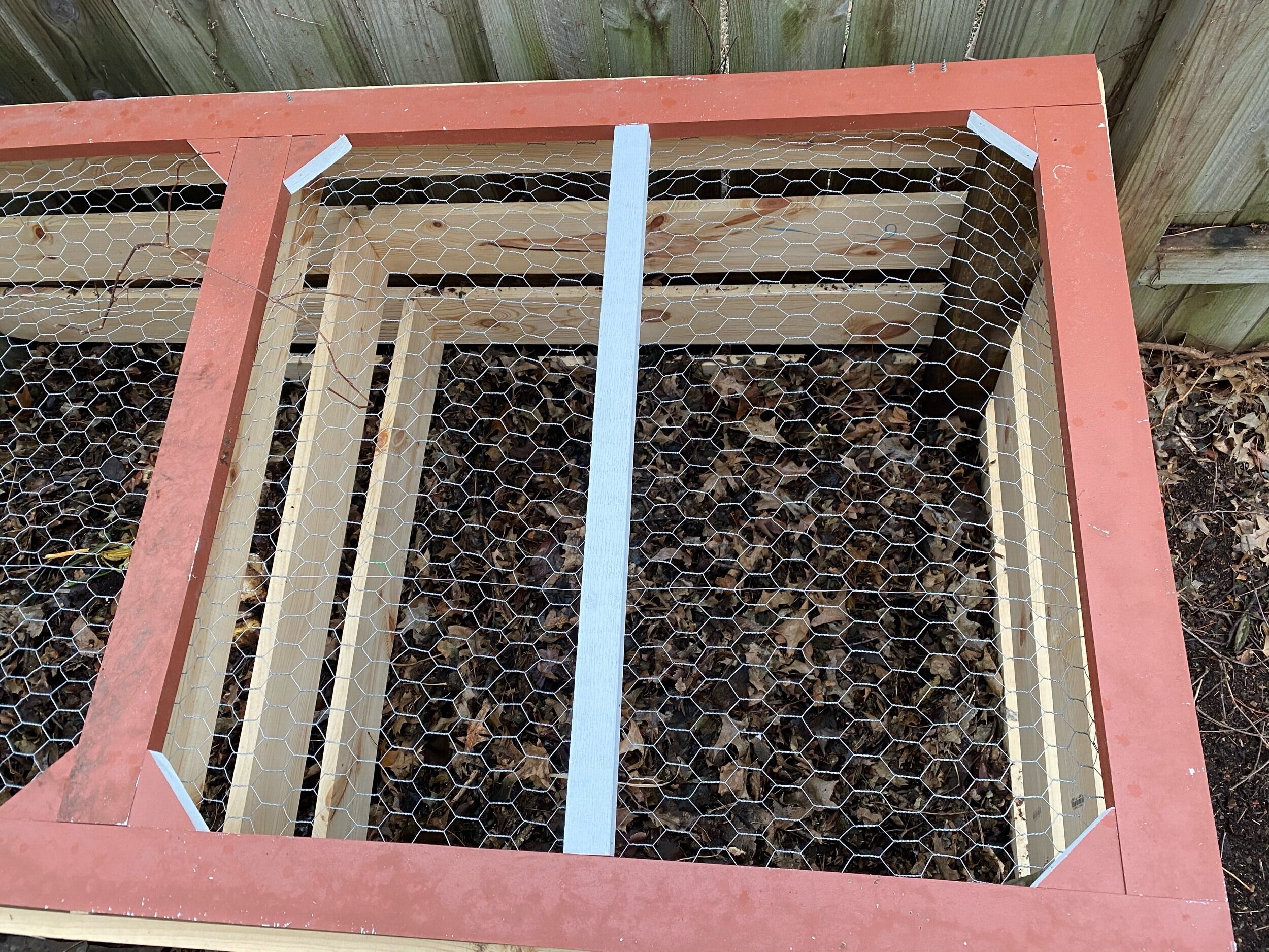 Additional bracing to keep the lid sturdy